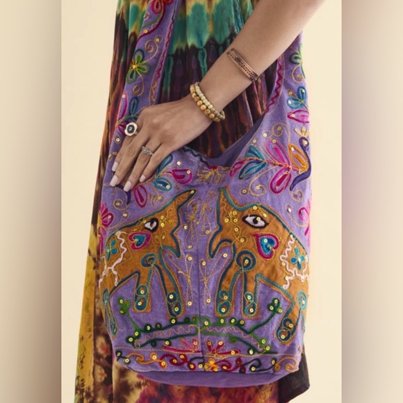 ✨ Earthbound Trading Company Embroidered Hobo Shoulder Bag ✨ - Picture 12 of 13